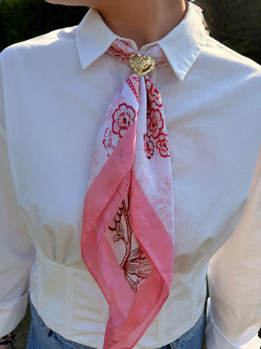 Bijou de foulard cœur