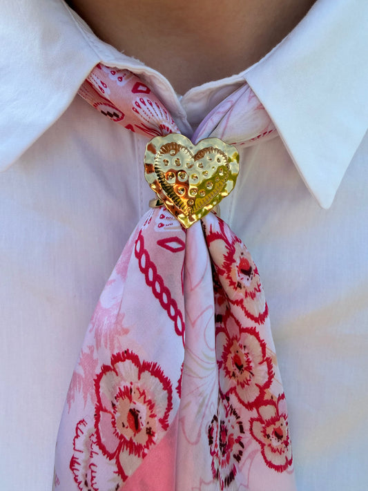 Bijou de foulard cœur
